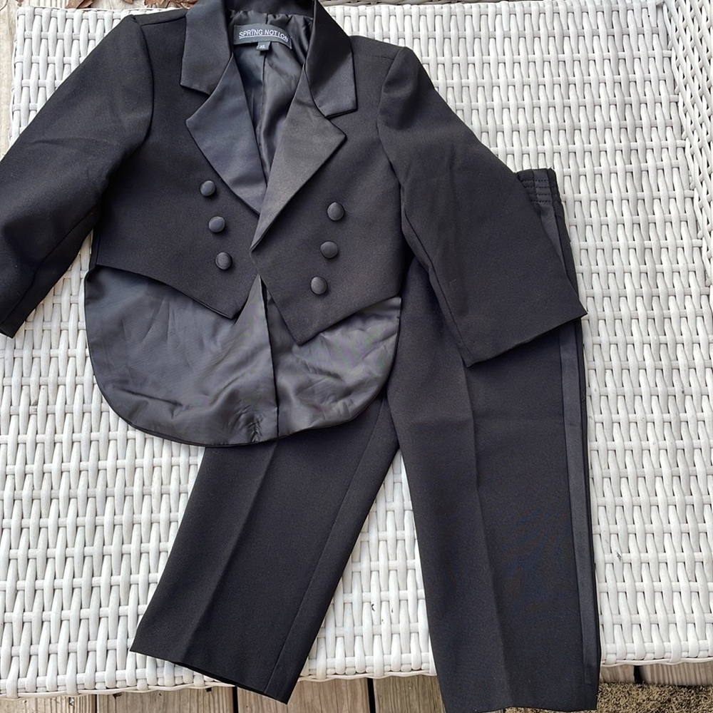 Boys Formal Tuxedo with Tail in Black Size XL